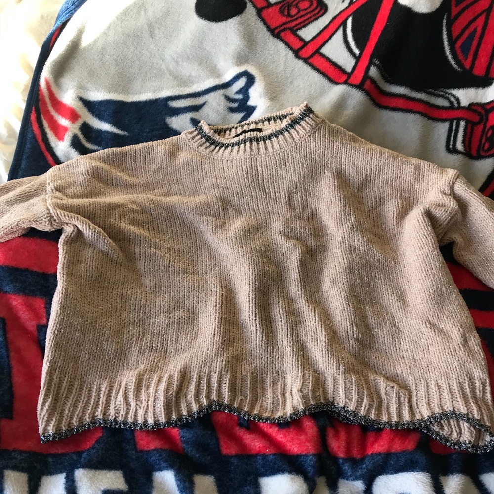 Forever 21 cropped sweater with curved hem NWOT - Picture 3 of 5